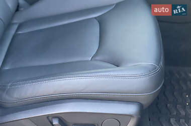 Позашляховик / Кросовер Audi Q7 2021 в 