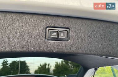 Позашляховик / Кросовер Audi Q7 2021 в 