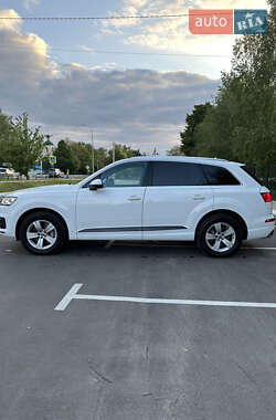 Позашляховик / Кросовер Audi Q7 2018 в 