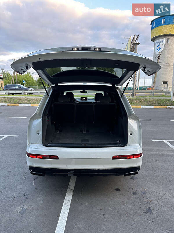 Позашляховик / Кросовер Audi Q7 2018 в Білогородці