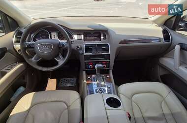 Позашляховик / Кросовер Audi Q7 2012 в 