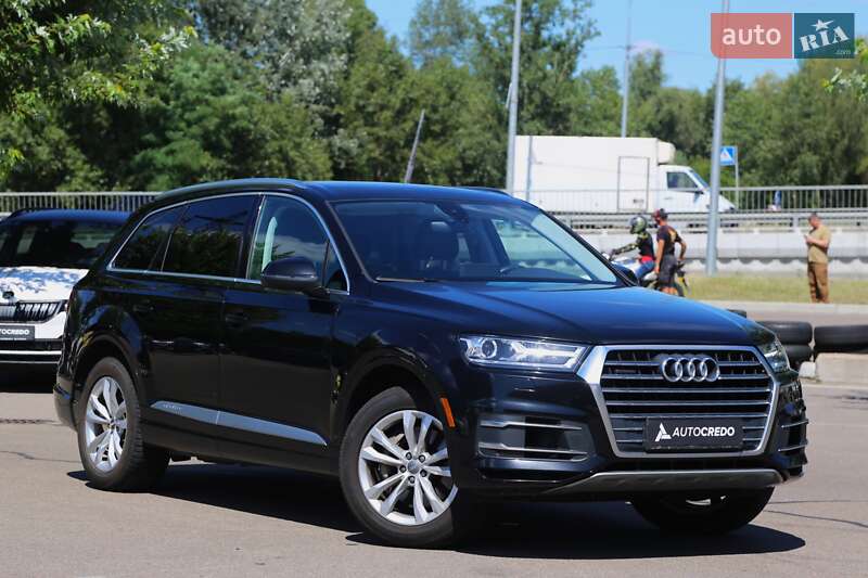 Внедорожник / Кроссовер Audi Q7 2017 в 