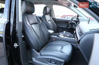 Внедорожник / Кроссовер Audi Q7 2017 в 