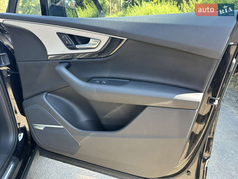Позашляховик / Кросовер Audi Q7 2019 в Києві