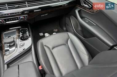 Позашляховик / Кросовер Audi Q7 2016 в 