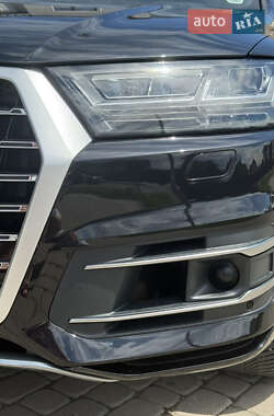 Позашляховик / Кросовер Audi Q7 2017 в 