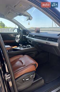 Позашляховик / Кросовер Audi Q7 2016 в 