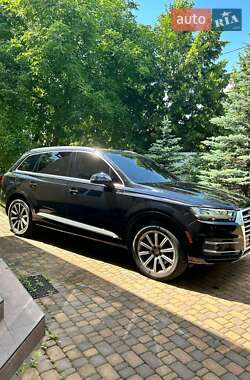 Позашляховик / Кросовер Audi Q7 2017 в 