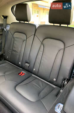 Позашляховик / Кросовер Audi Q7 2012 в 