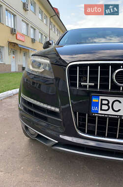 Позашляховик / Кросовер Audi Q7 2012 в 