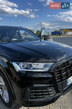 Позашляховик / Кросовер Audi Q7 2020 в 