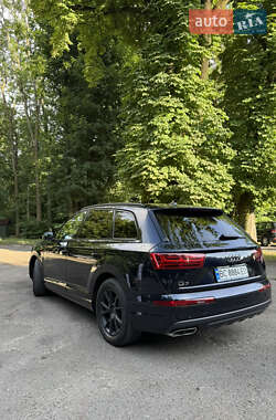 Позашляховик / Кросовер Audi Q7 2016 в 