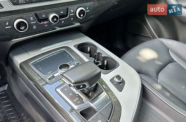 Внедорожник / Кроссовер Audi Q7 2018 в 