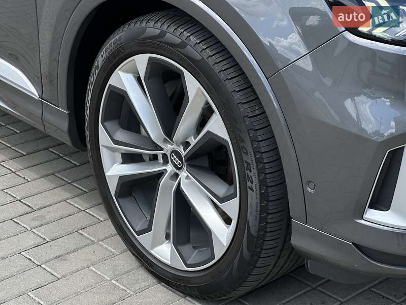 Позашляховик / Кросовер Audi Q7 2020 в Мукачевому