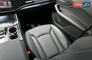 Позашляховик / Кросовер Audi Q7 2020 в 