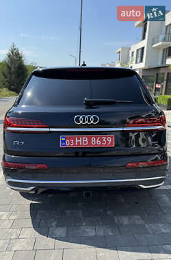 Позашляховик / Кросовер Audi Q7 2020 в 