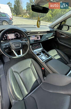 Позашляховик / Кросовер Audi Q7 2020 в 