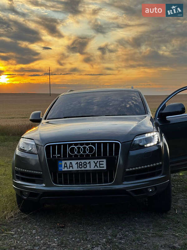 Внедорожник / Кроссовер Audi Q7 2012 в 