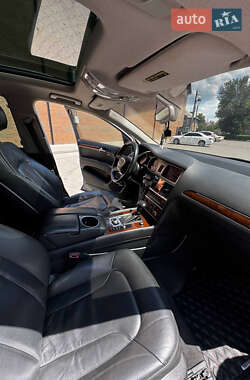 Внедорожник / Кроссовер Audi Q7 2012 в 