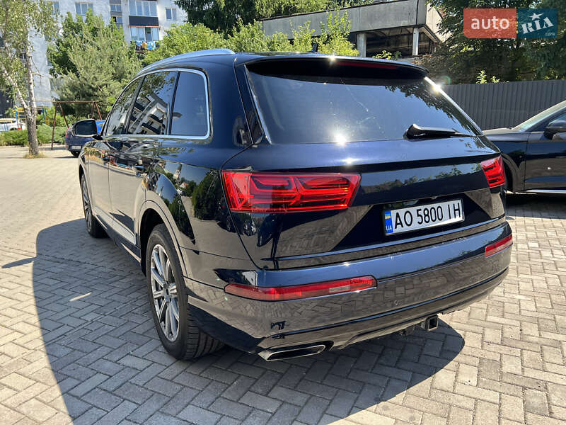Внедорожник / Кроссовер Audi Q7 2017 в Хусте