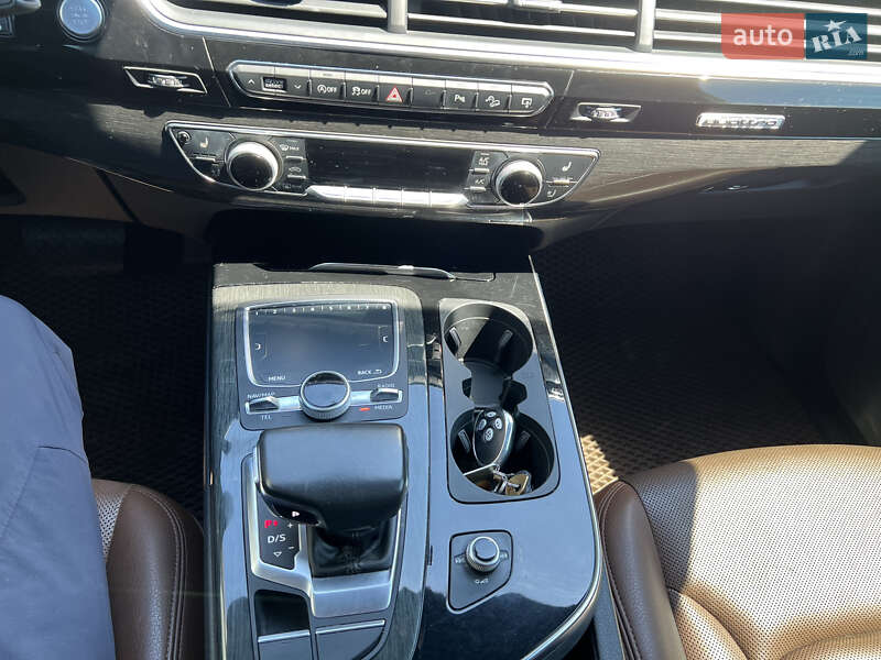 Внедорожник / Кроссовер Audi Q7 2017 в Хусте