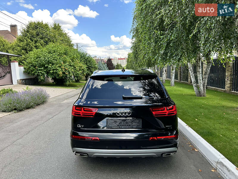 Позашляховик / Кросовер Audi Q7 2018 в Києві