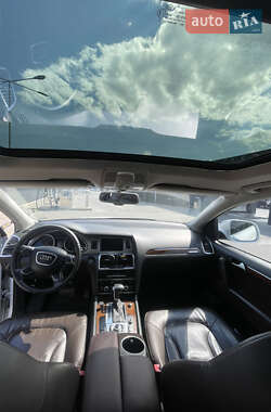 Позашляховик / Кросовер Audi Q7 2011 в 
