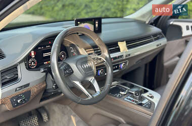 Позашляховик / Кросовер Audi Q7 2015 в 