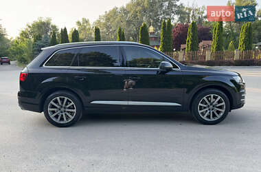 Позашляховик / Кросовер Audi Q7 2015 в 