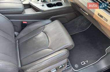 Позашляховик / Кросовер Audi Q7 2015 в 