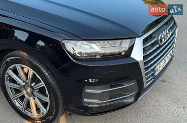 Позашляховик / Кросовер Audi Q7 2015 в 