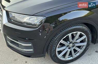 Позашляховик / Кросовер Audi Q7 2015 в 