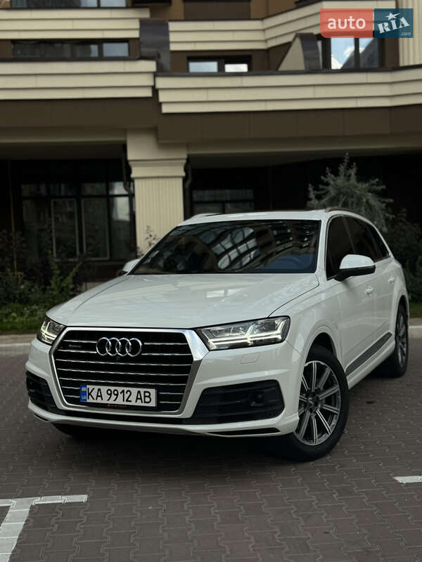 Позашляховик / Кросовер Audi Q7 2017 в 