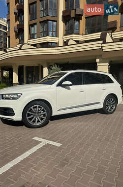 Позашляховик / Кросовер Audi Q7 2017 в 