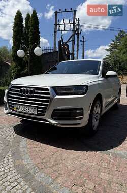 Внедорожник / Кроссовер Audi Q7 2017 в 