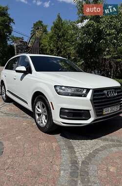Внедорожник / Кроссовер Audi Q7 2017 в 
