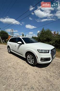 Внедорожник / Кроссовер Audi Q7 2017 в 