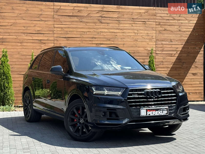 Позашляховик / Кросовер Audi Q7 2017 в 
