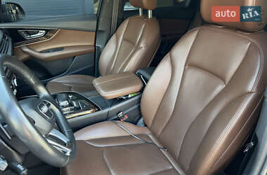 Позашляховик / Кросовер Audi Q7 2017 в 
