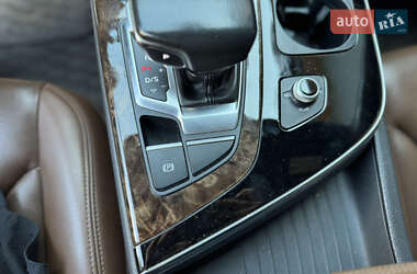 Позашляховик / Кросовер Audi Q7 2017 в 