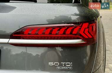 Позашляховик / Кросовер Audi Q7 2021 в 