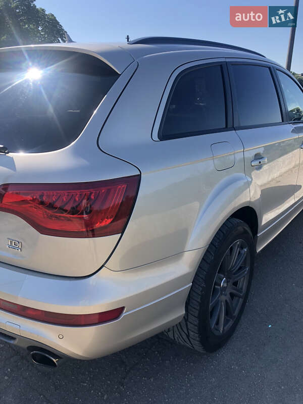Позашляховик / Кросовер Audi Q7 2013 в Павлограді