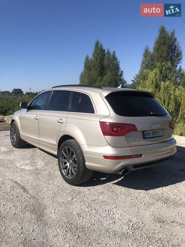 Позашляховик / Кросовер Audi Q7 2013 в Павлограді