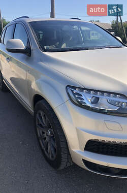 Внедорожник / Кроссовер Audi Q7 2013 в 