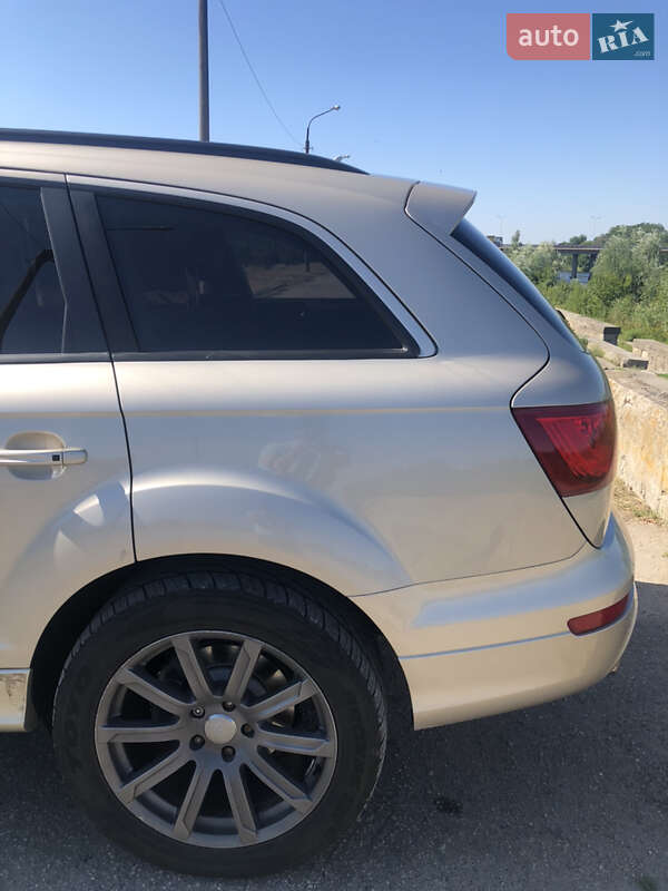 Позашляховик / Кросовер Audi Q7 2013 в Павлограді