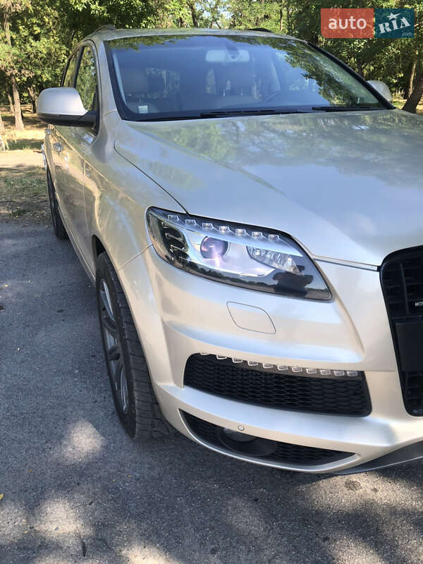 Позашляховик / Кросовер Audi Q7 2013 в Павлограді