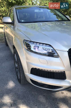 Внедорожник / Кроссовер Audi Q7 2013 в 