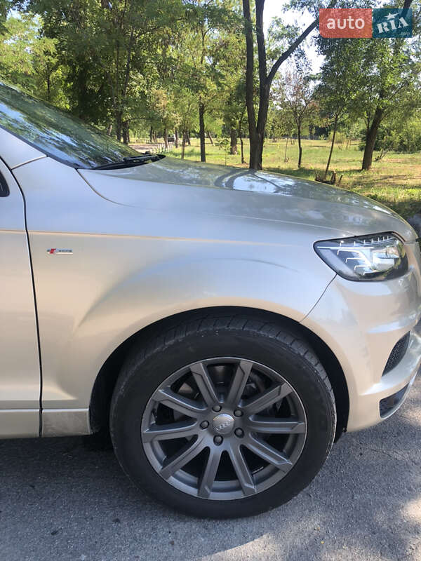 Позашляховик / Кросовер Audi Q7 2013 в Павлограді