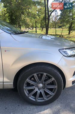 Внедорожник / Кроссовер Audi Q7 2013 в 