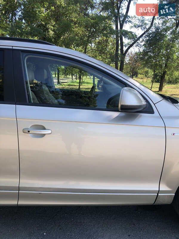 Позашляховик / Кросовер Audi Q7 2013 в Павлограді